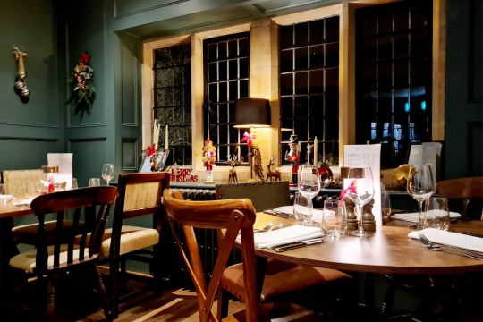 Christmas table setting at the Skipper